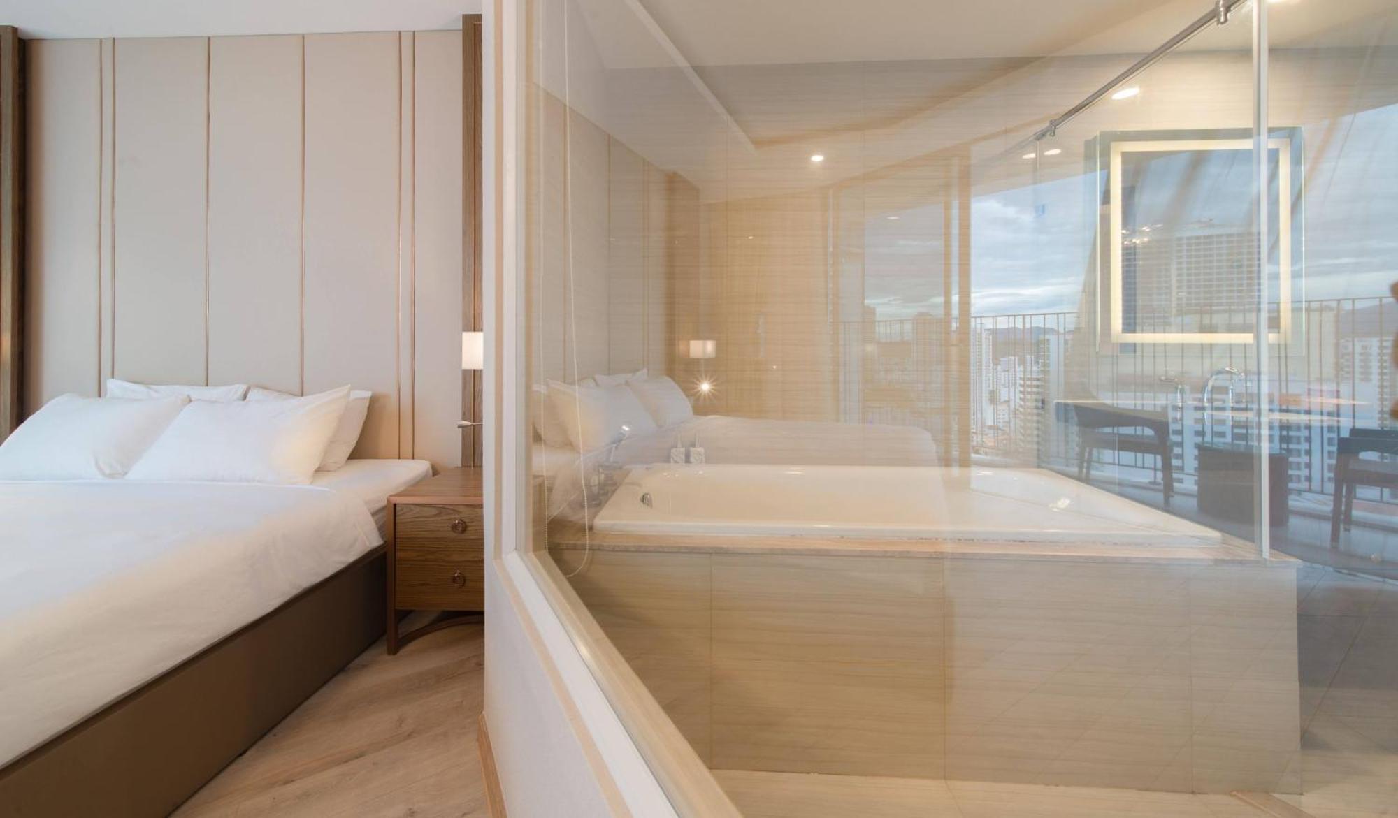 Coastal Panorama Oceanfront Suites Nha Trang Zewnętrze zdjęcie
