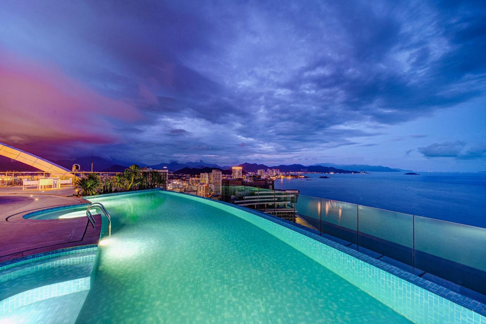 Coastal Panorama Oceanfront Suites Nha Trang Zewnętrze zdjęcie